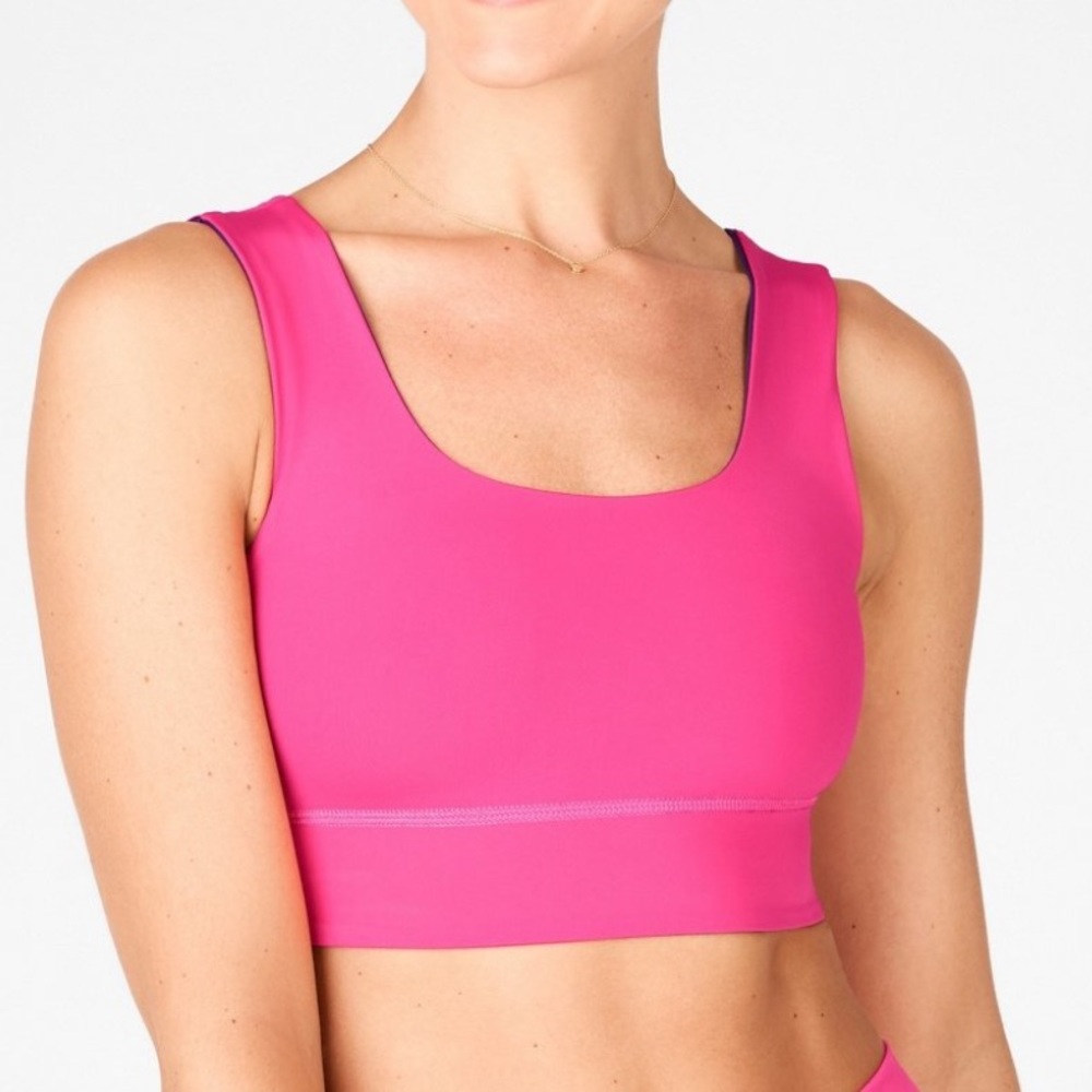 NWOT - Harlow reversible midi sports bra